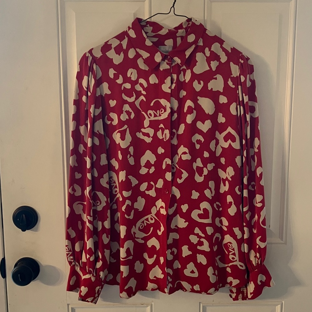 ❤️Chicos Valentine’s Day Red Hearts Love Button Shirt Excellent Cond Sz 1 Med